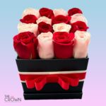 Caja Mix de 16 Rosas Rojas y Rosadas.