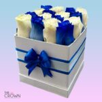 Cubo de 16 Rosas (Azul y Blanco).